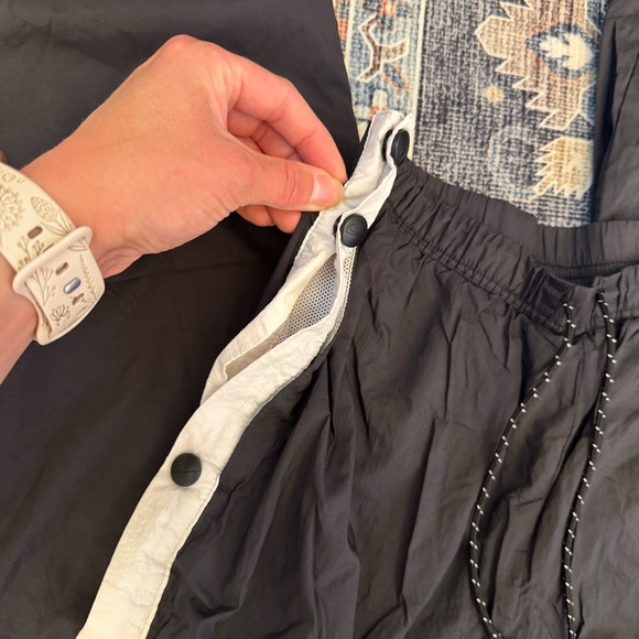 Nike Women’s Black Windrunner Tear-Away Track Snap Pants Size Small 29” Inseam - Picture 4 of 10